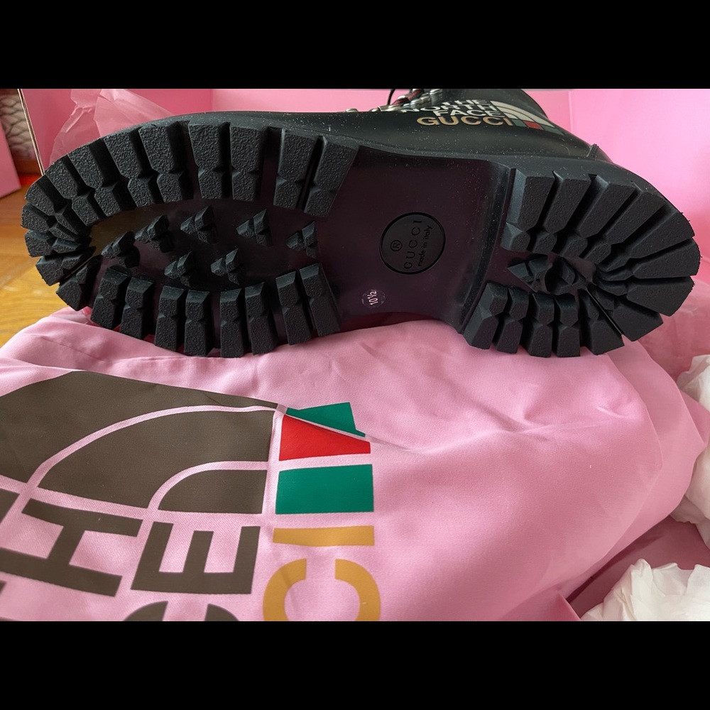 This pair of ankle boots is part of The North Face x Gucci collection, - Picture 4 of 9